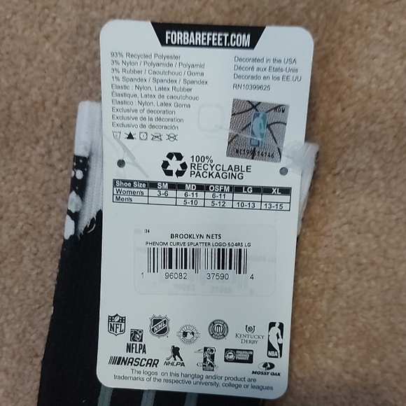 For Bare Feet: Brooklyn Nets Athletic Socks - Picture 3 of 6